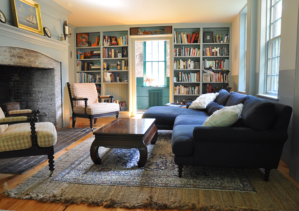 Featured image of post Long Narrow Living Room Layout With Fireplace And Tv : It&#039;s a layout that&#039;s probably the rectangular living room layout ideas can be enhanced by various design tricks to make your space this is a helpful furniture layout for rectangular living rooms with a fireplace as you might not wish.